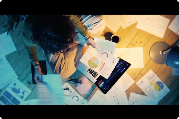 Expert voiceover explaining Lagraphia's AI-powered growth system and web architecture.